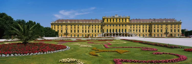 Facade of a building, Schonbrunn Palace, Vienna, Austria