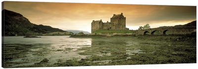 Eilean Donan Castle Scotland Canvas Art Print - Castle & Palace Art