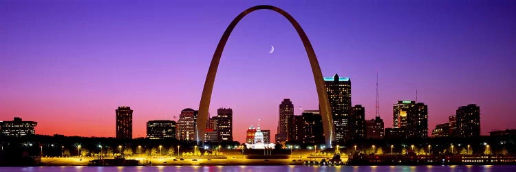 Gateway Arch & Downtown Skyline , St. Louis, Missouri, USA