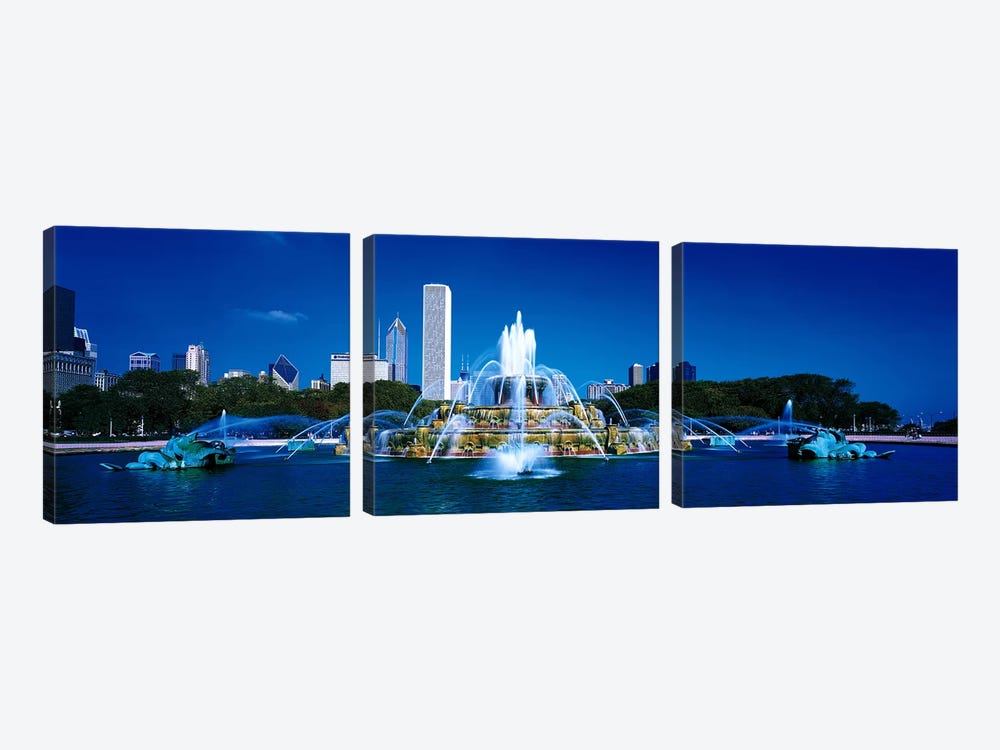 Buckingham Fountain Chicago IL USA by Panoramic Images 3-piece Canvas Artwork