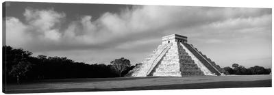 Pyramid in a field, Kukulkan Pyramid, Chichen Itza, Yucatan, Mexico (black & white) Canvas Art Print - Chichén Itzá