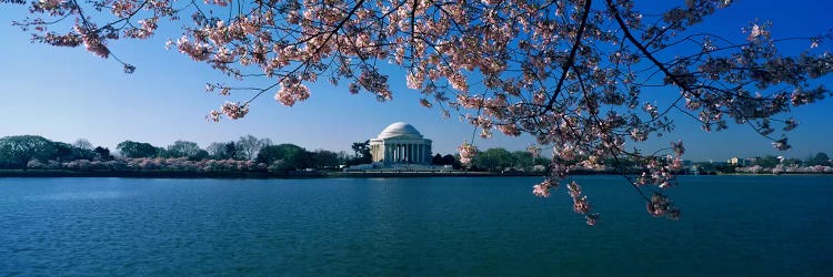 Monument at the waterfront, Jefferson Memorial, Potomac River, Washington DC, USA