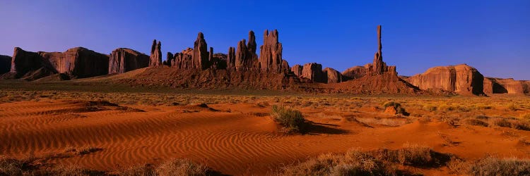 Totem Pole & Yel-Bichel, Monument Valley National Park, Arizona, USA