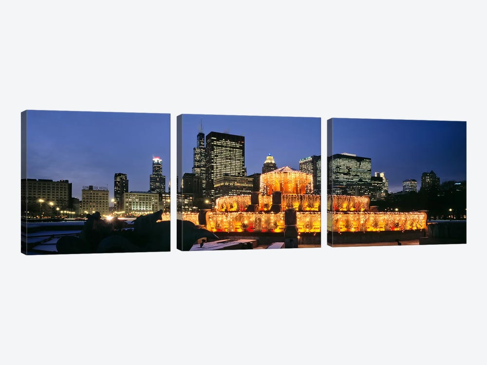 Buckingham Fountain Decorated For ChristmasChicago, Illinois, USA by Panoramic Images 3-piece Canvas Art