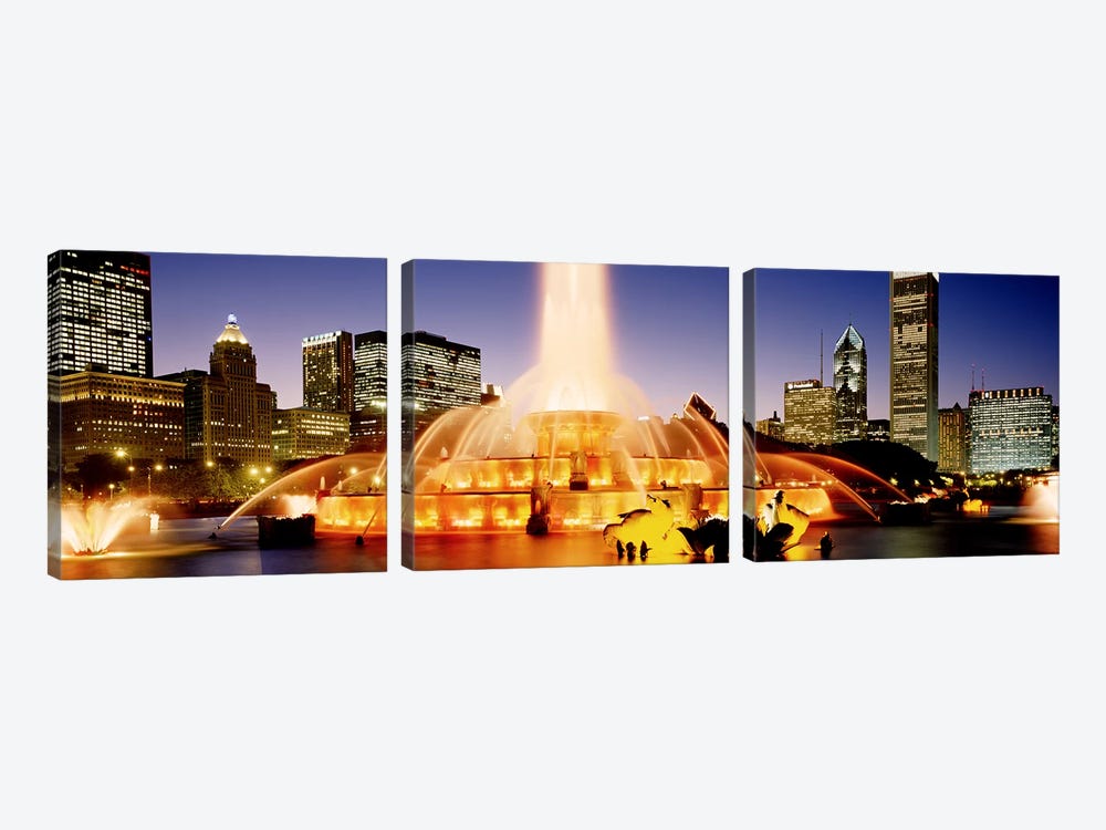 Buckingham Fountain At Dusk, Chicago, Cook County, Illinois, USA by Panoramic Images 3-piece Canvas Art