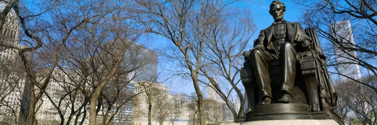 Low angle view of a statue of Abraham Lincoln in a park, Grant Park, Chicago, Illinois, USA