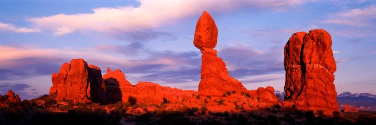 Balanced Rock (middle), Arches National Park, Grand County, Utah, USA