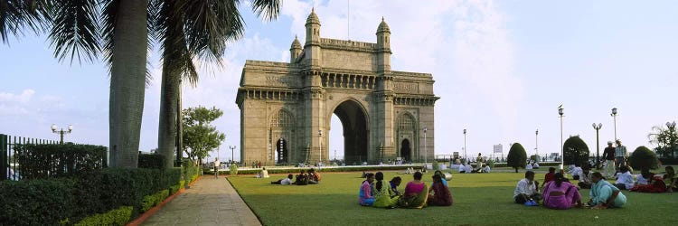 Tourist in front of a monument, Gateway Of India, Mumbai, Maharashtra, India