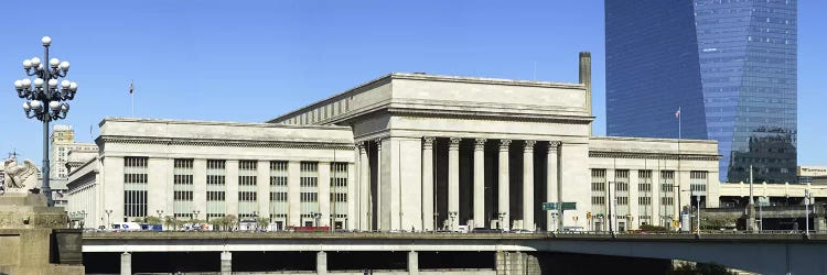 Facade of a building at a railroad station, 30th Street Station, Schuylkill River, Philadelphia, Pennsylvania, USA