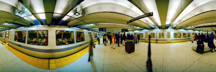 Large group of people at a subway stationBart Station, San Francisco, California, USA