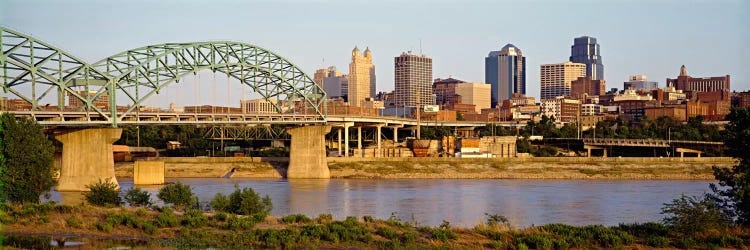 Bridge over a riverKansas city, Missouri, USA