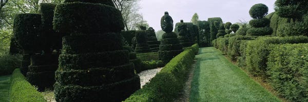 Maryland: Sculptures formed from trees and plants in a garden, Ladew Topiary Gardens, Monkton, Baltimore County, Maryland, USA by Panoramic Images