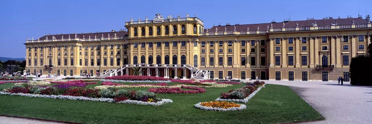 Formal garden in front of a palace, Schonbrunn Palace Garden, Schonbrunn Palace, Vienna, Austria