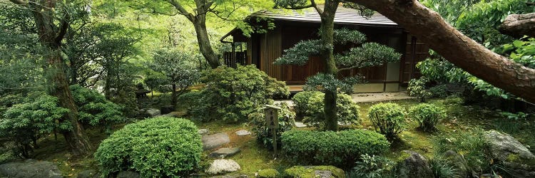 Temple in a garden, Yuzen-En Garden, Chion-In, Higashiyama Ward, Kyoto, Kyoto Prefecture, Kinki Region, Honshu, Japan