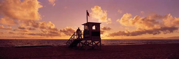Ocean Sunrises & Sunsets: Lifeguard hut on the beach, 22nd St. Lifeguard Station, Redondo Beach, Los Angeles County, California, USA by Panoramic Images