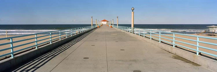 Hut on a pierManhattan Beach Pier, Manhattan Beach, Los Angeles County, California, USA