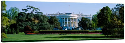Lawn in front of a government buildingWhite House, Washington DC, USA Canvas Art Print - Famous Palaces & Residences