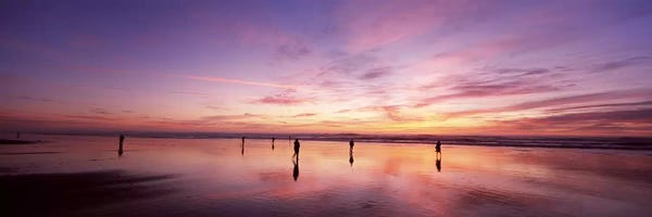 Group of people watching the sunset, San Francisco, California, USA