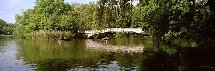 Bridge across a lake, Central Park, Manhattan, New York City, New York State, USA