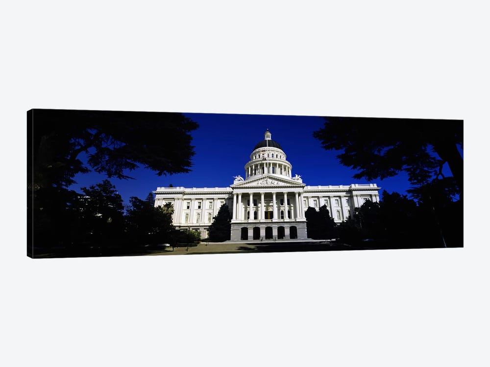 Facade of a government buildingCalifornia State Capitol Building, Sacramento, California, USA by Panoramic Images 1-piece Canvas Print