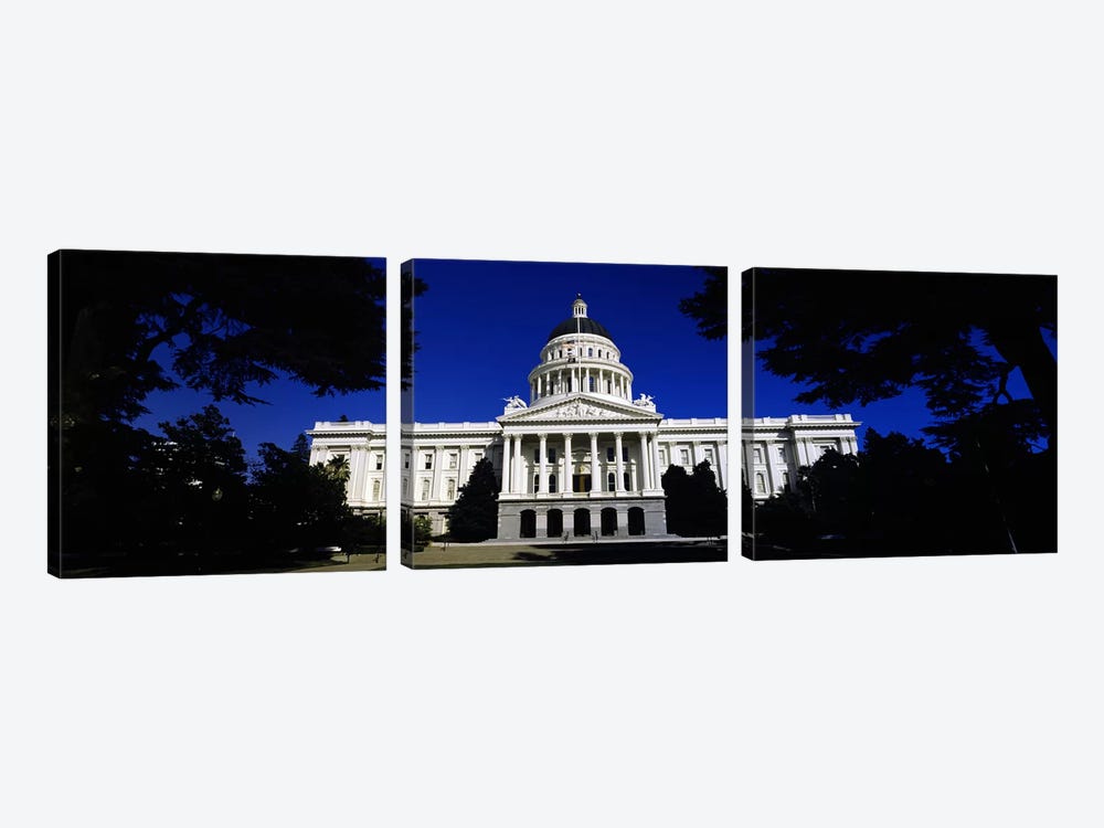 Facade of a government buildingCalifornia State Capitol Building, Sacramento, California, USA by Panoramic Images 3-piece Canvas Art Print