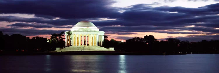 Monument lit up at dusk, Jefferson Memorial, Washington DC, USA