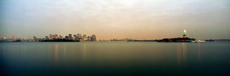 River with the city skyline and Statue of Liberty in the background, New York Harbor, New York City, New York State, USA