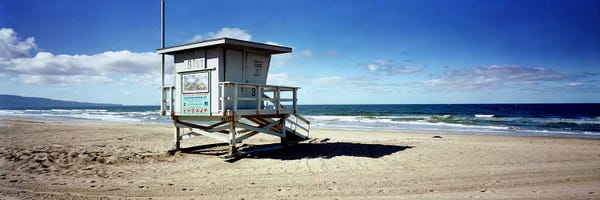 Manhattan: Lifeguard hut on the beach8th Street Lifeguard Station, Manhattan Beach, Los Angeles County, California, USA by Panoramic Images