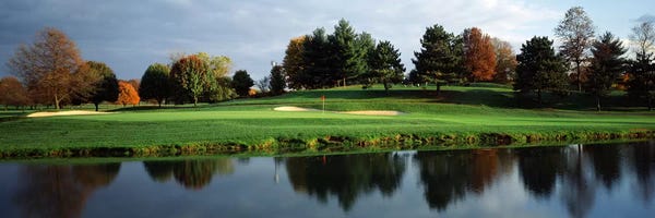 Virginia: Pond-side Green, 8th Hole, Westwood Country Club, Vienna, Fairfax County, Virginia, USA by Panoramic Images