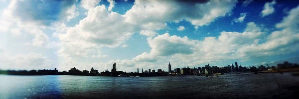 Manhattan skyline viewed from East River Park, East River, Williamsburg, Brooklyn, New York City, New York State, USA