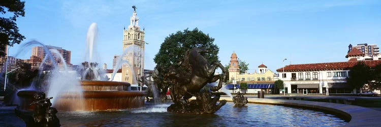 Fountain in a city, Country Club Plaza, Kansas City, Jackson County, Missouri, USA