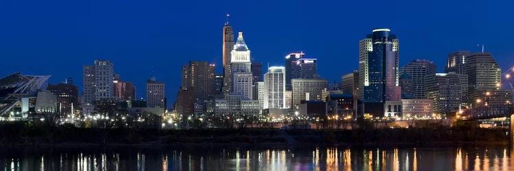 Cincinnati skyline and John A. Roebling Suspension Bridge at twilight from across the Ohio RiverHamilton County, Ohio, USA