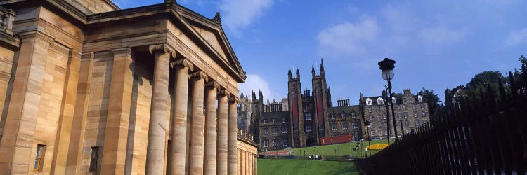 Art museum with Free Church Of Scotland in the background, National Gallery Of Scotland, The Mound, Edinburgh, Scotland