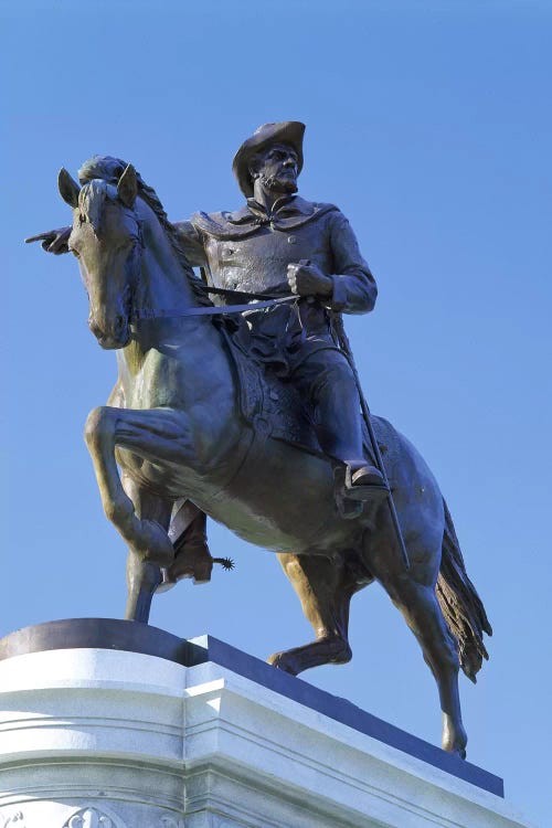 Statue of Sam Houston pointing towards San Jacinto battlefield against blue sky, Hermann Park, Houston, Texas, USA