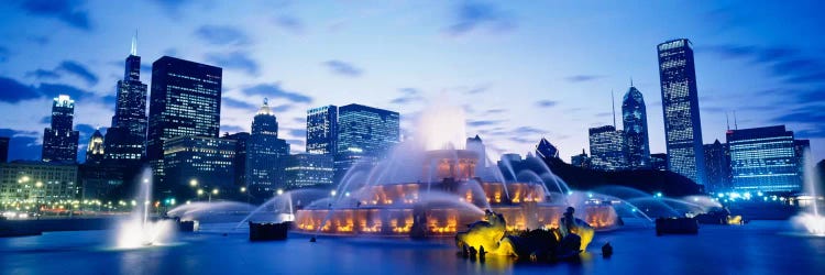 Buckingham Fountain At Twilight, Grant Park, Chicago, Illinois, USA