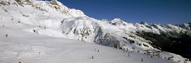 Tourists in a ski resort, Sankt Anton am Arlberg, Tyrol, Austria