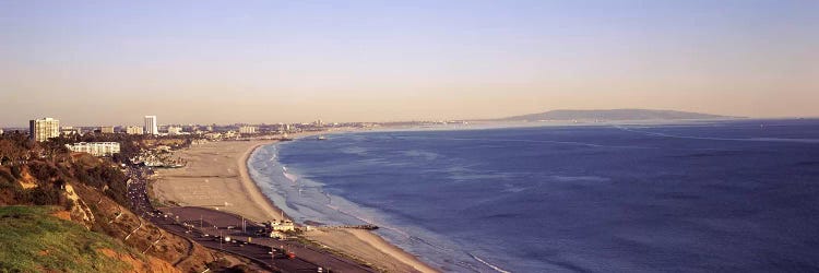 City at the waterfront, Santa Monica, Los Angeles County, California, USA