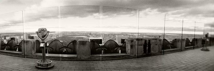 Coin-operated binoculars on the top of a building, Rockefeller Center, Manhattan, New York City, New York State, USA