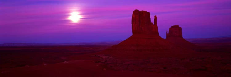 East Mitten and West Mitten buttes at sunset, Monument Valley, Utah, USA