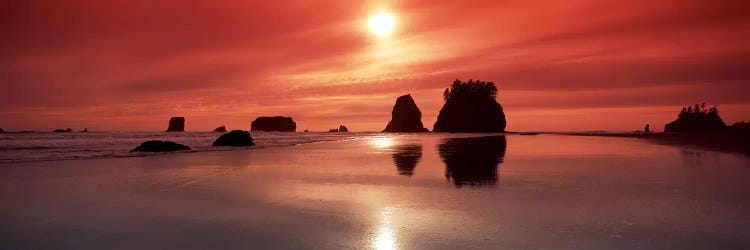 Silhouette of sea stacks at sunsetSecond Beach, Olympic National Park, Washington State, USA