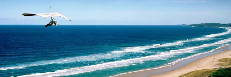 Hang glider over the sea