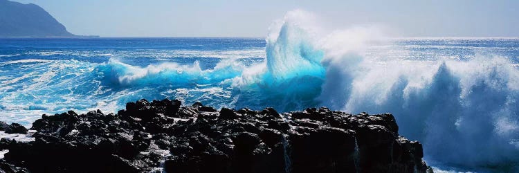 Waves breaking on rocks