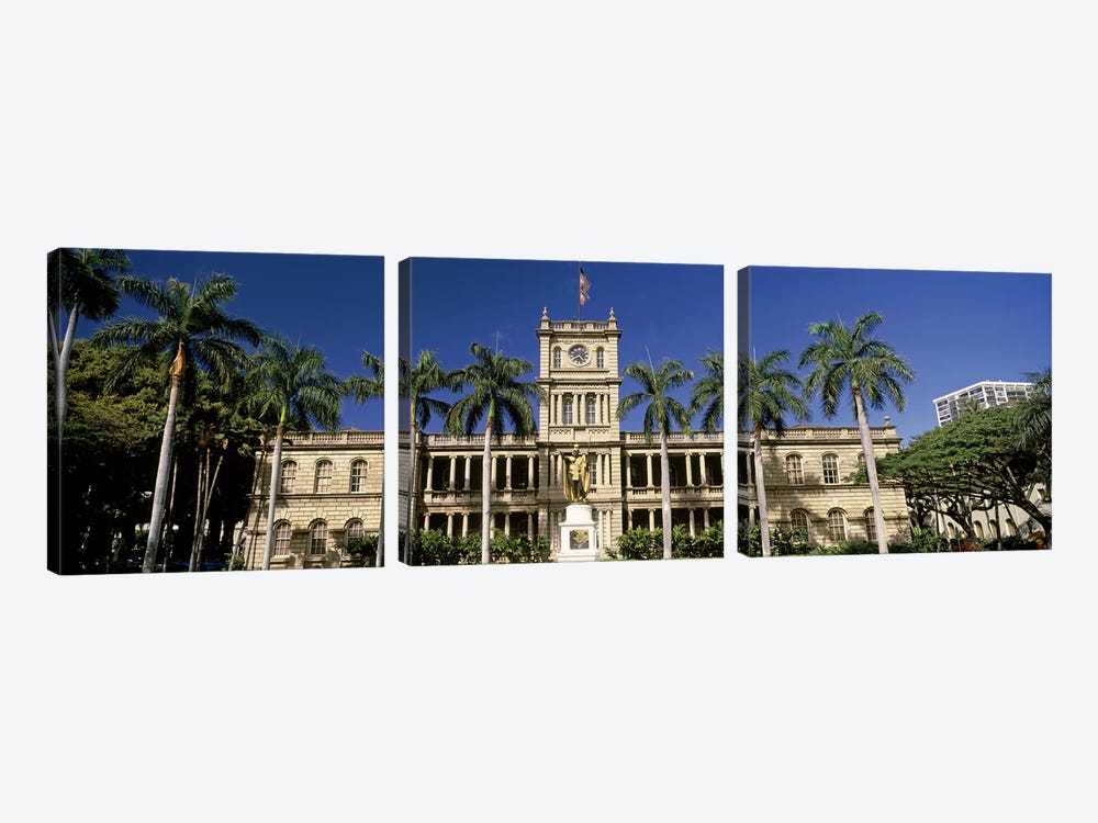 Facade of a government building, Aliiolani Hale, Honolulu, Oahu, Honolulu County, Hawaii, USA by Panoramic Images 3-piece Canvas Art