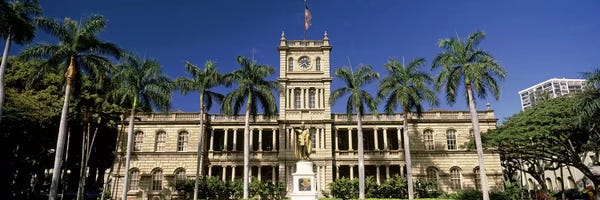 Honolulu: Facade of a government building, Aliiolani Hale, Honolulu, Oahu, Honolulu County, Hawaii, USA by Panoramic Images