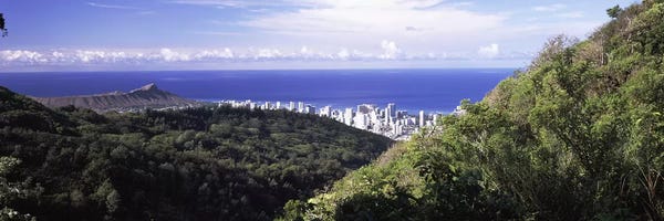 Oahu: Mountains with city at coast in the backgroundHonolulu, Oahu, Honolulu County, Hawaii, USA by Panoramic Images