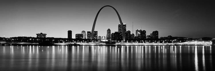 City lit up at night, Gateway Arch, Mississippi River, St. Louis, Missouri, USA