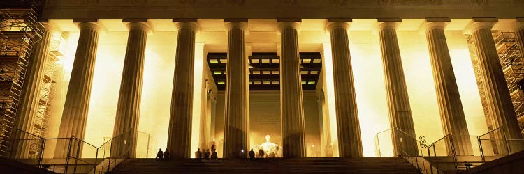 Columns surrounding a memorialLincoln Memorial, Washington DC, USA