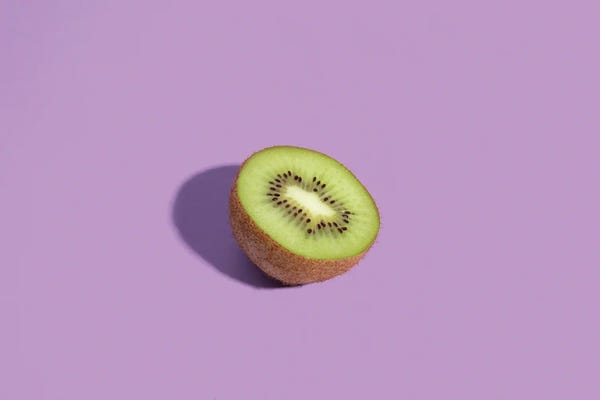 Still Life Photography: Kiwi by Pepino de Mar