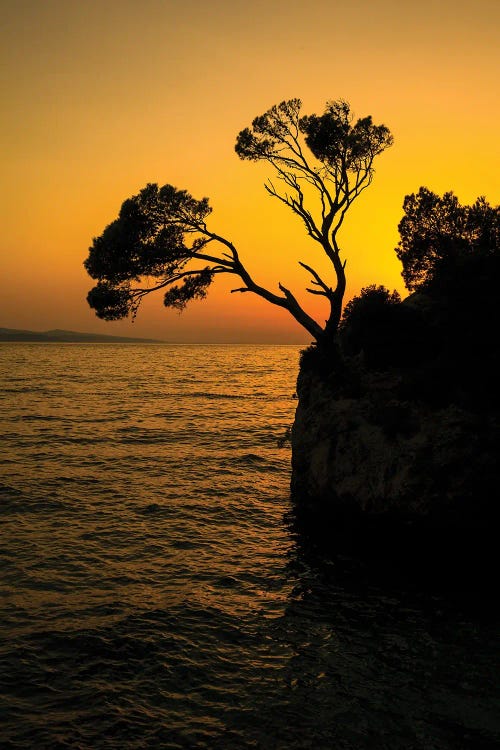 Brela Rock Silhouette Splendid Seacoast Of Croatia