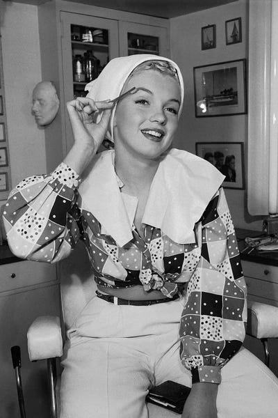 Actors & Actresses: Marilyn Monroe Eye Brow Grooming by Radio Days